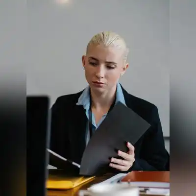 傅荷辰